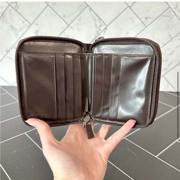 Authentic Vintage Brown Gucci Compact Patent Leather Zip Wallet - Picture 6 of 7